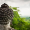 Historische Entwicklung der Klangschalen-Therapie von Tibet bis ins heutige Deutschland