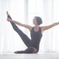 Yoga in Übergangszeiten: Stabilität und Achtsamkeit in Phasen des Wandels