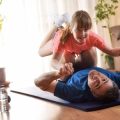 Familienyoga: Gemeinsame Praxis für mehr Verbundenheit und Wohlbefinden