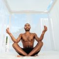 Yoga im Seniorenheim: Lebensqualität steigern durch gezielte Übungen