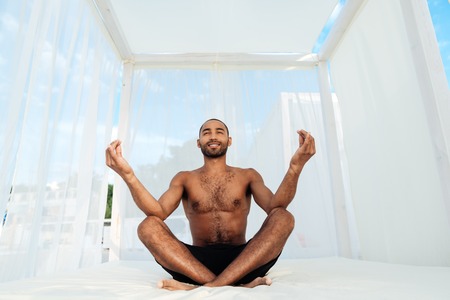 Yoga im Seniorenheim: Lebensqualität steigern durch gezielte Übungen