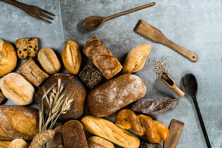 Traditionelles Brotbacken: Ruhe und Erdung durch alte deutsche Handwerkskunst