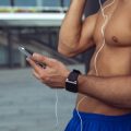 Selbstmitgefühl im digitalen Zeitalter: Umgang mit sozialen Medien und Online-Stress